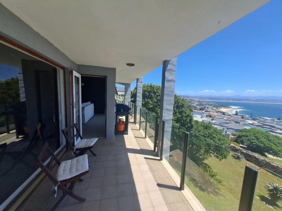 4 Bedroom Property for Sale in Linkside Western Cape